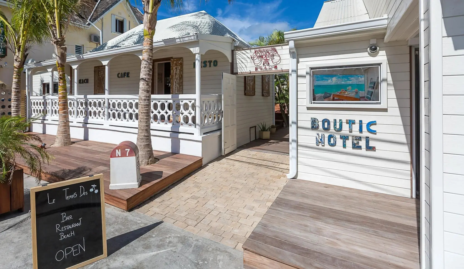 Le Temps des Cerises Hotel Beach