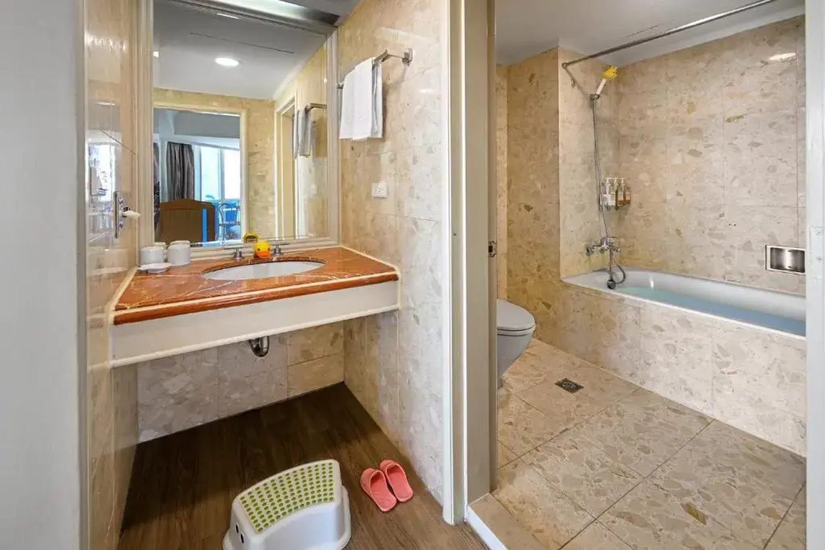 CT Green Bay Hot-Spring Hotel