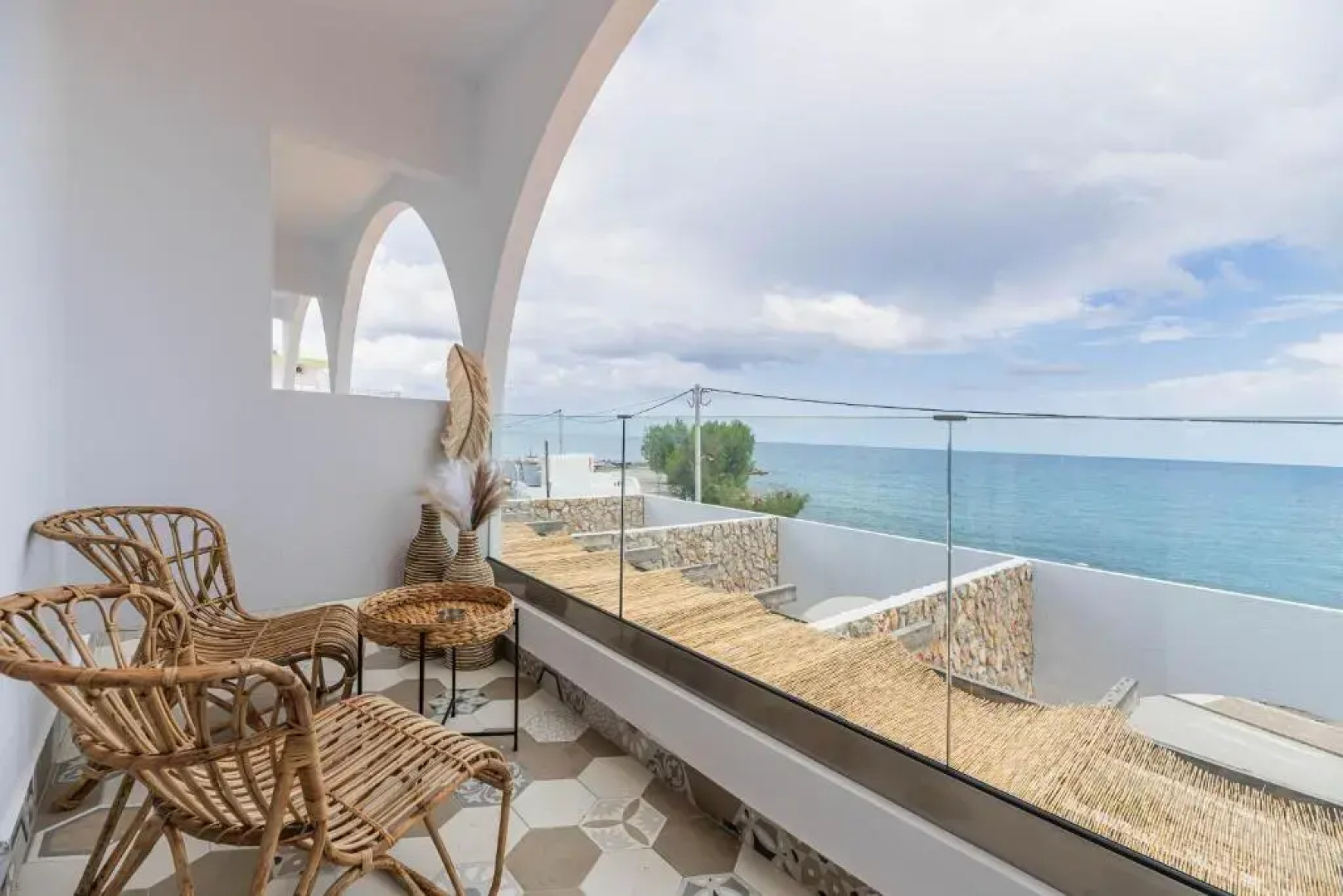 Delfini Beach Hotel