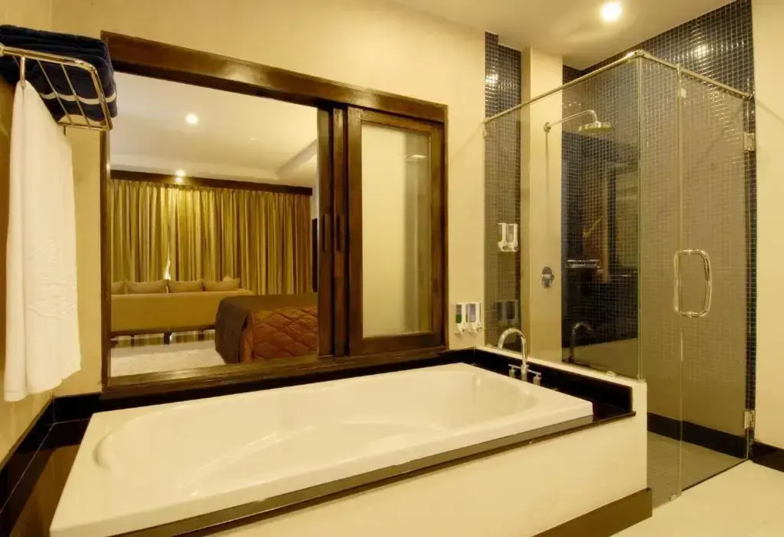 Horizon Karon Beach Resort & Spa