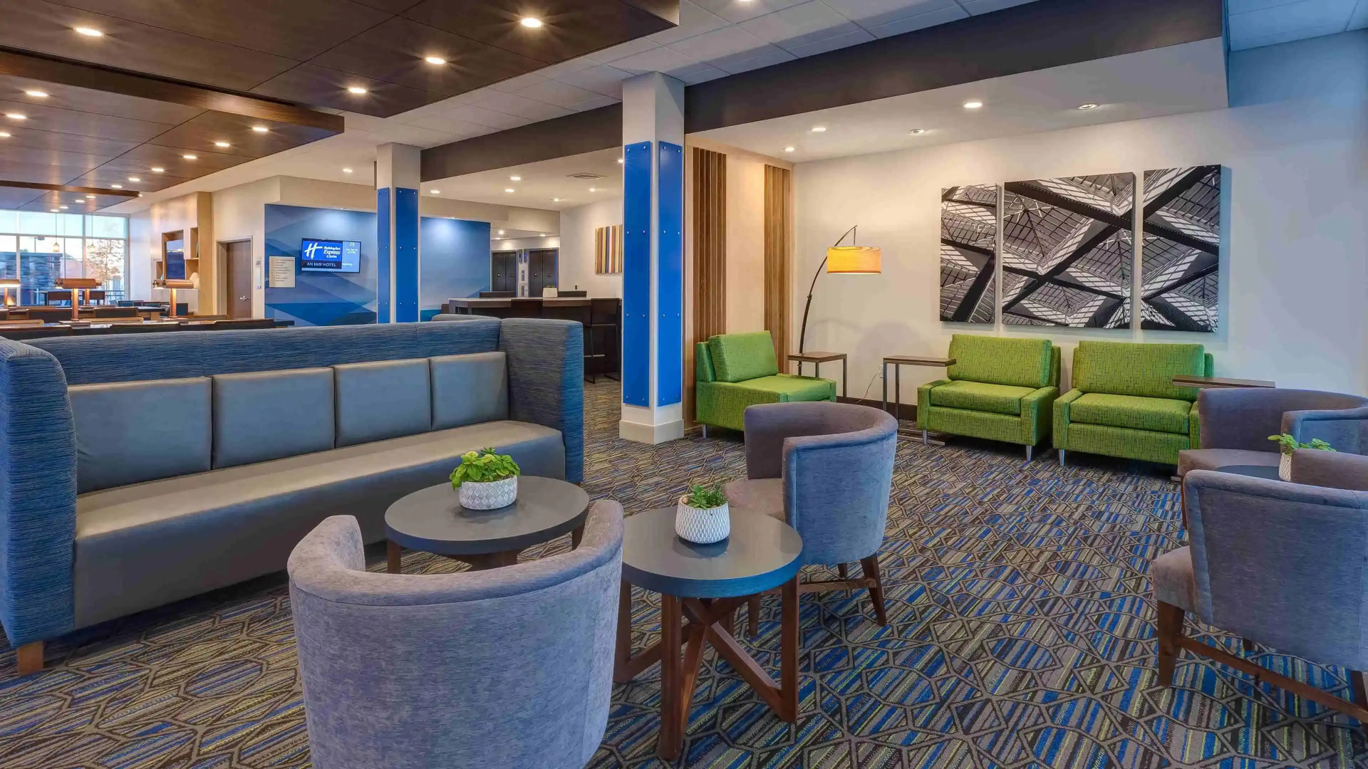 Holiday Inn Express and Suites Eau Claire West I-94