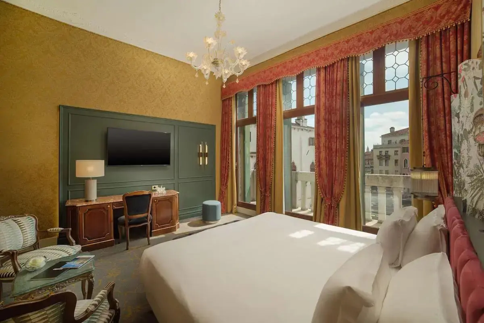 Отель NH Venezia Santa Lucia