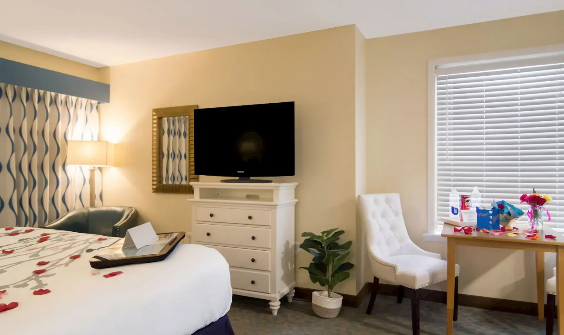 Ocean Sands Beach Boutique Inn - 1 Acre Private Beach