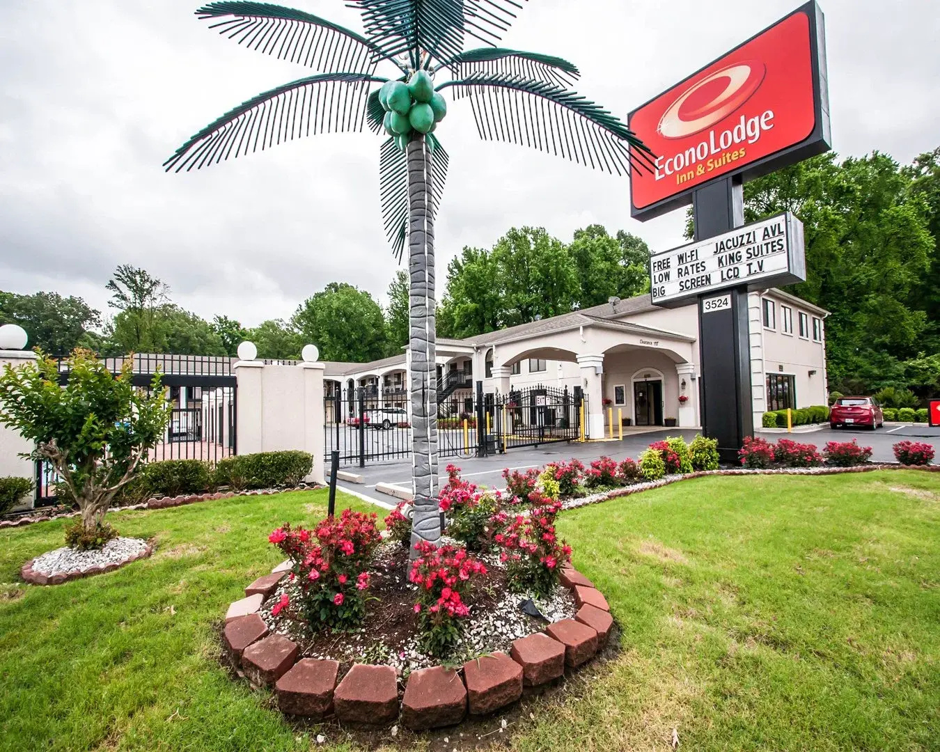 Memorylane Inn & Suites