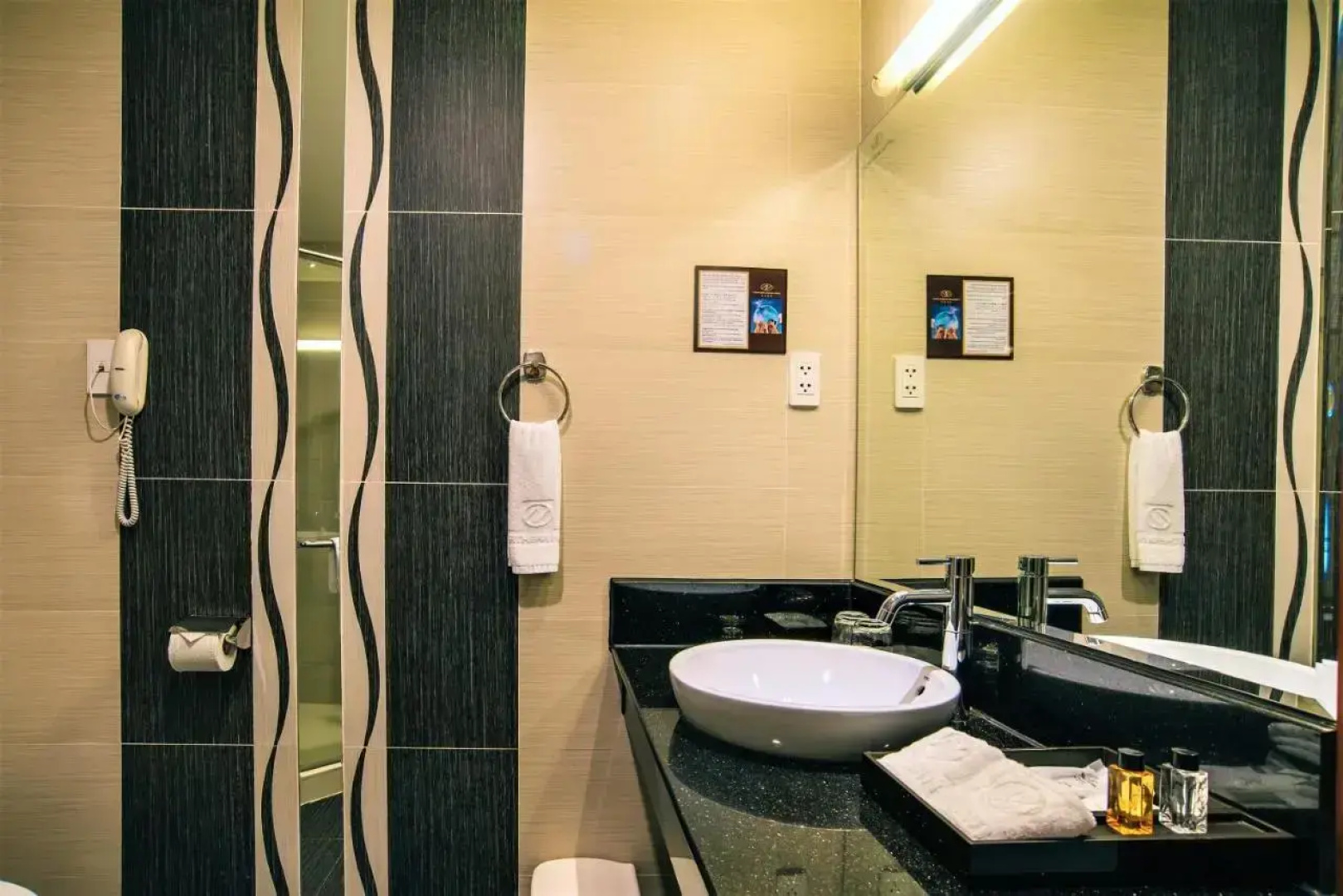 Kin Hotel Thi Sach