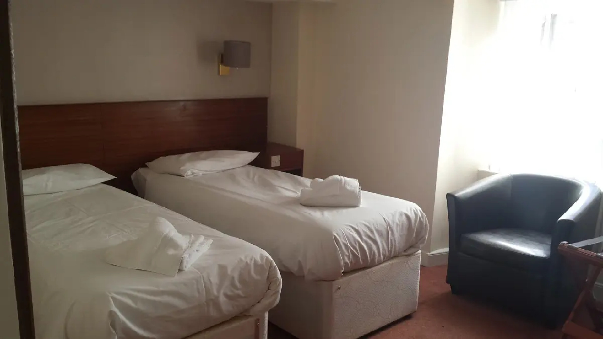 George and Abbotsford Hotel