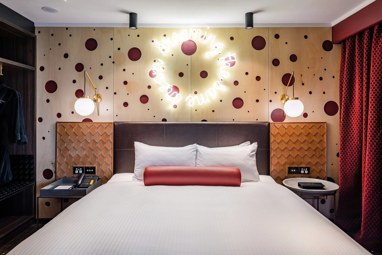 Отель Naumi Auckland Airport