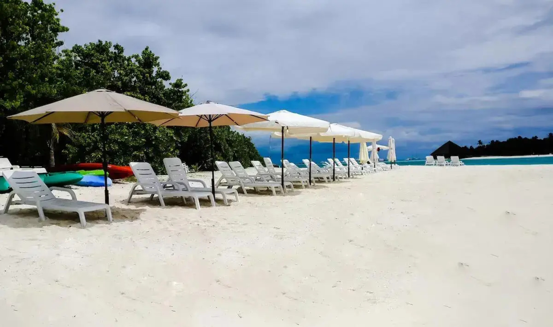 Отель Crown Beach Villas