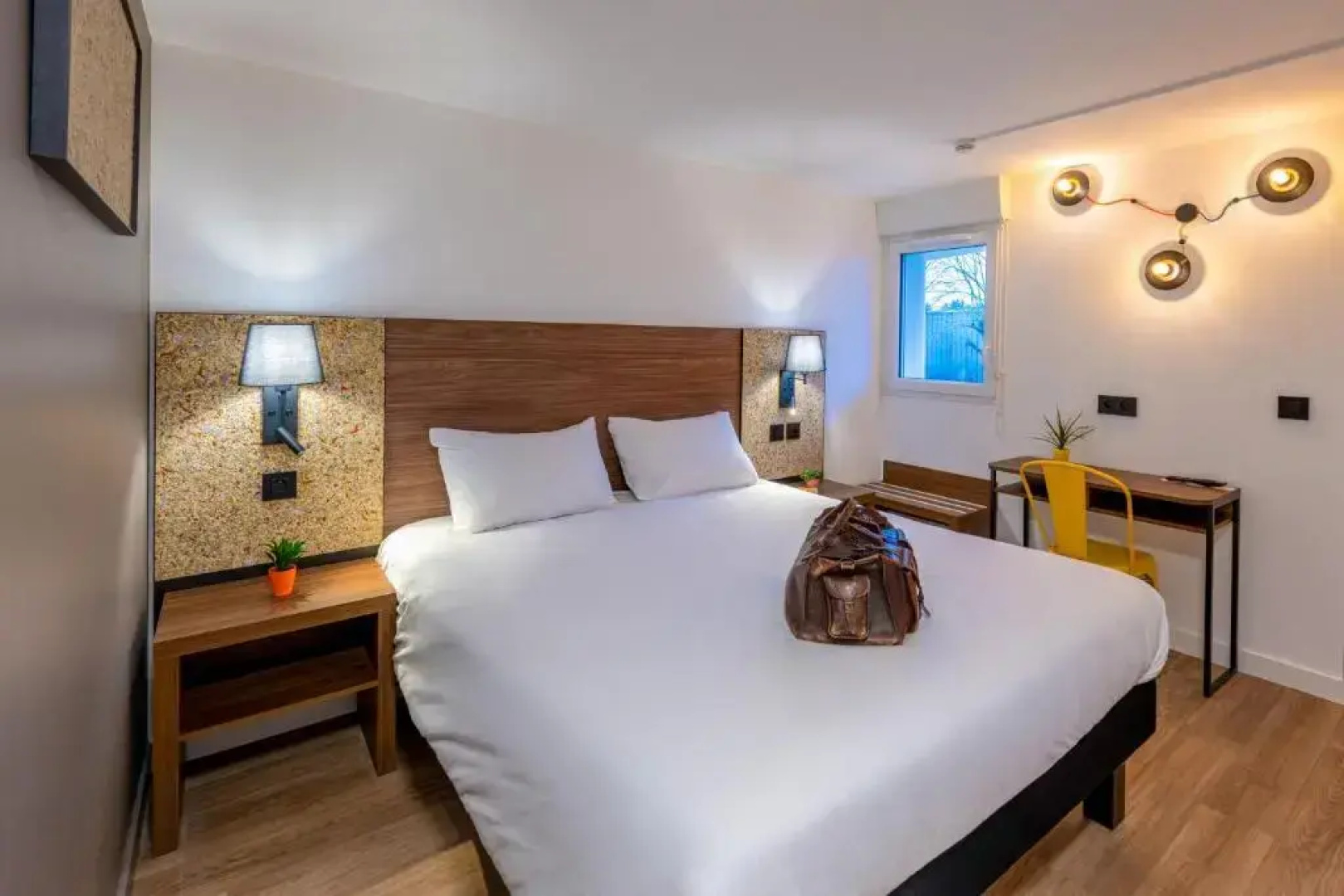 greet Hotel Chatellerault