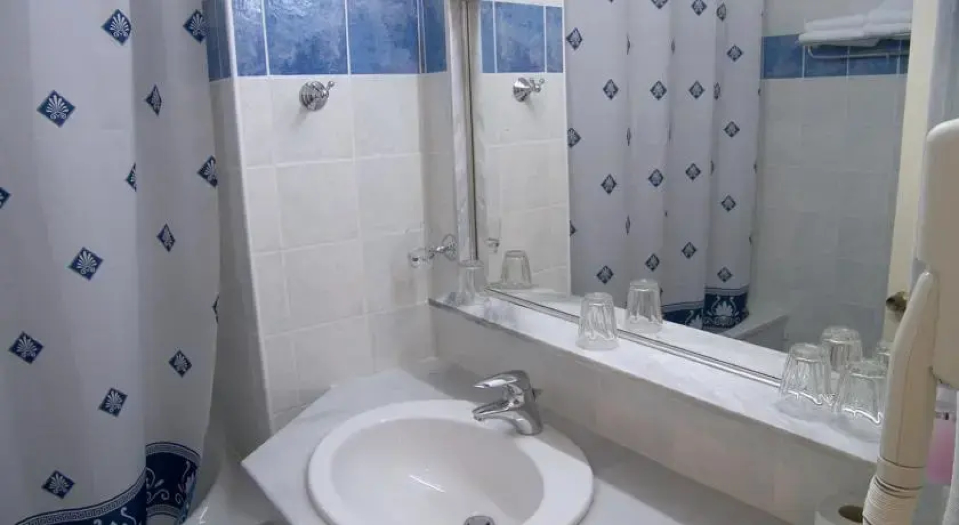 Alexandros Hotel