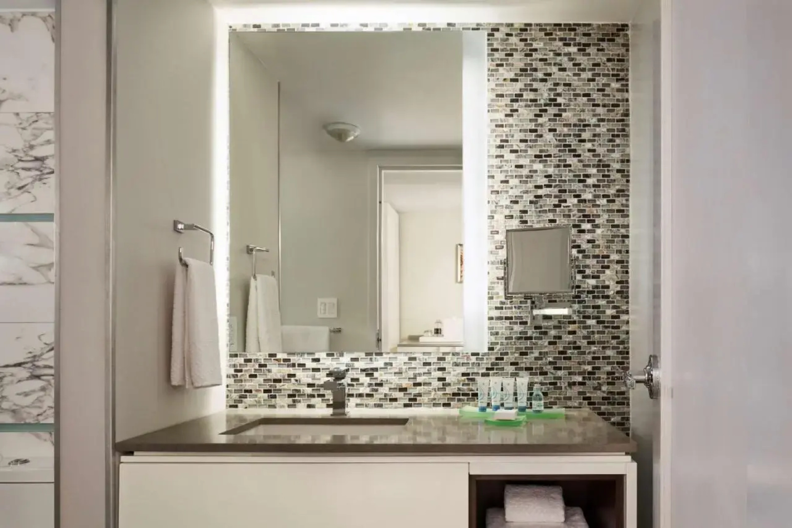 Waterstone Resort & Marina Boca Raton, Curio Collection by Hilton