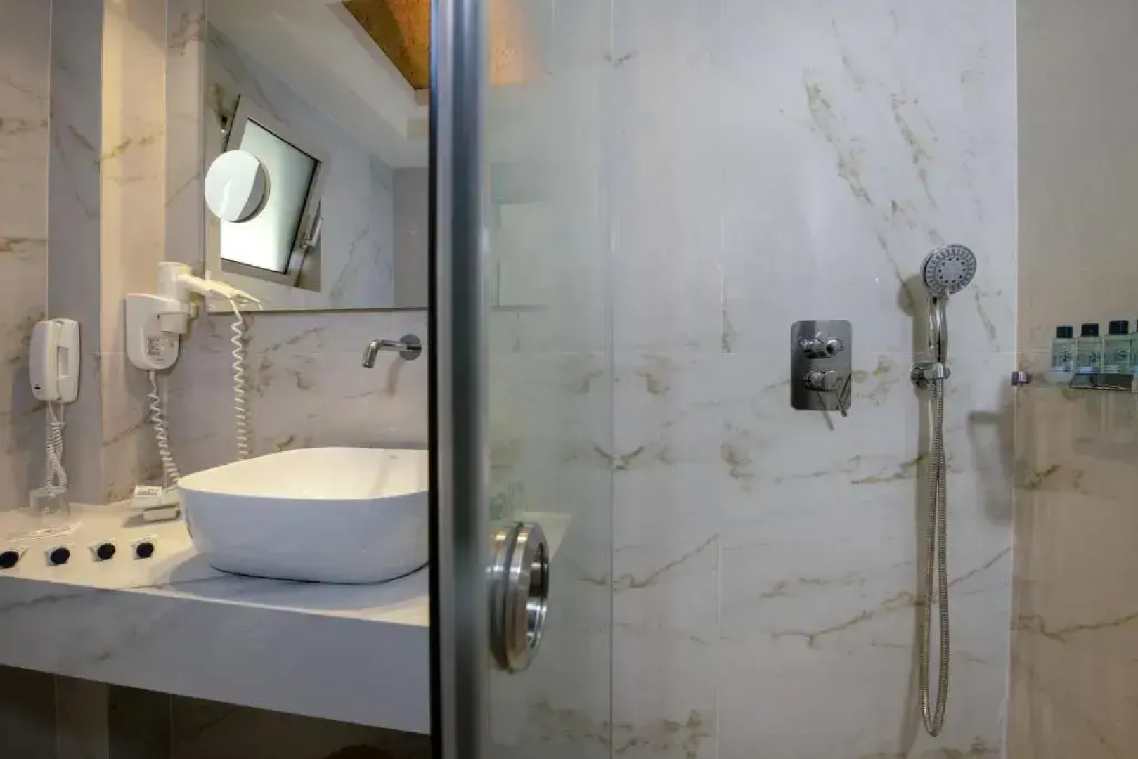 Vantaris Luxury Beach Resort