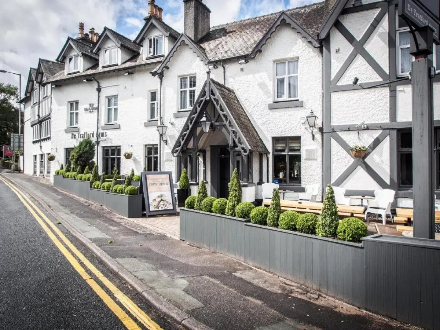 De Trafford Arms