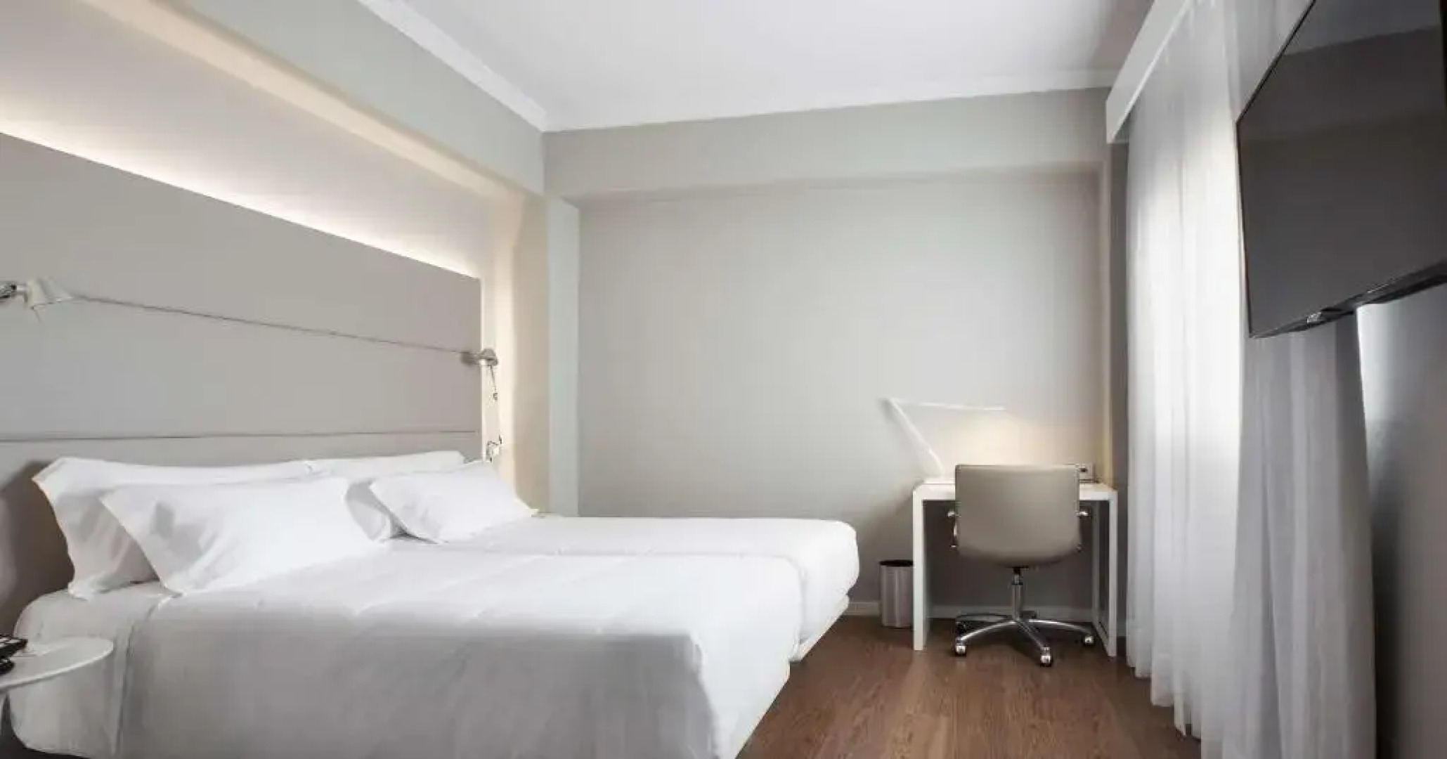 Отель NH Las Palmas Playa las Canteras