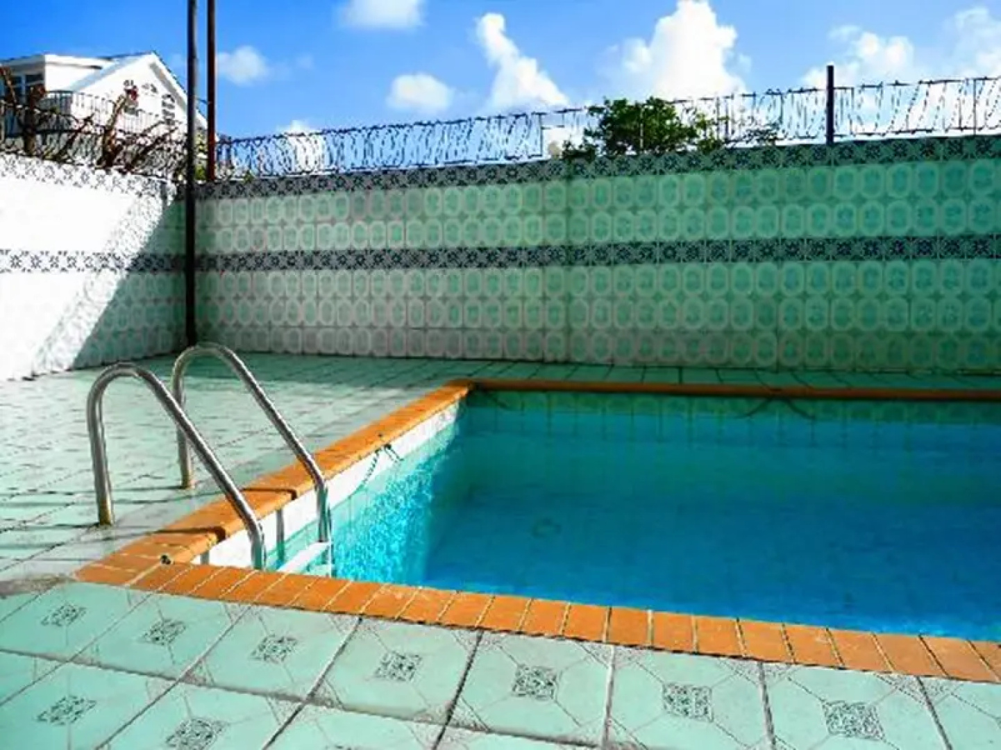 Regency Suites Hotel