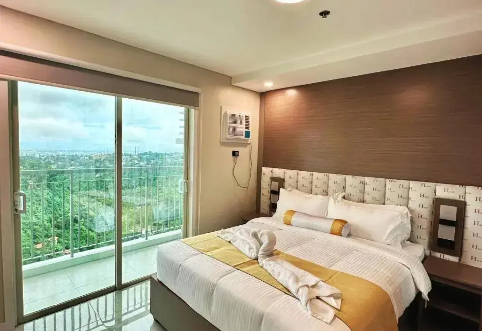 Hayat Sky Towers Cebu Powered By Cocotel