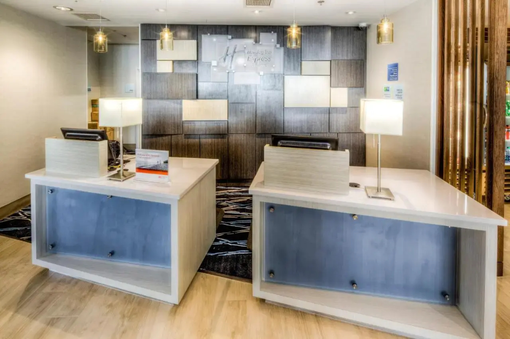Holiday Inn Express & Suites Cleveland West - Westlake by IHG