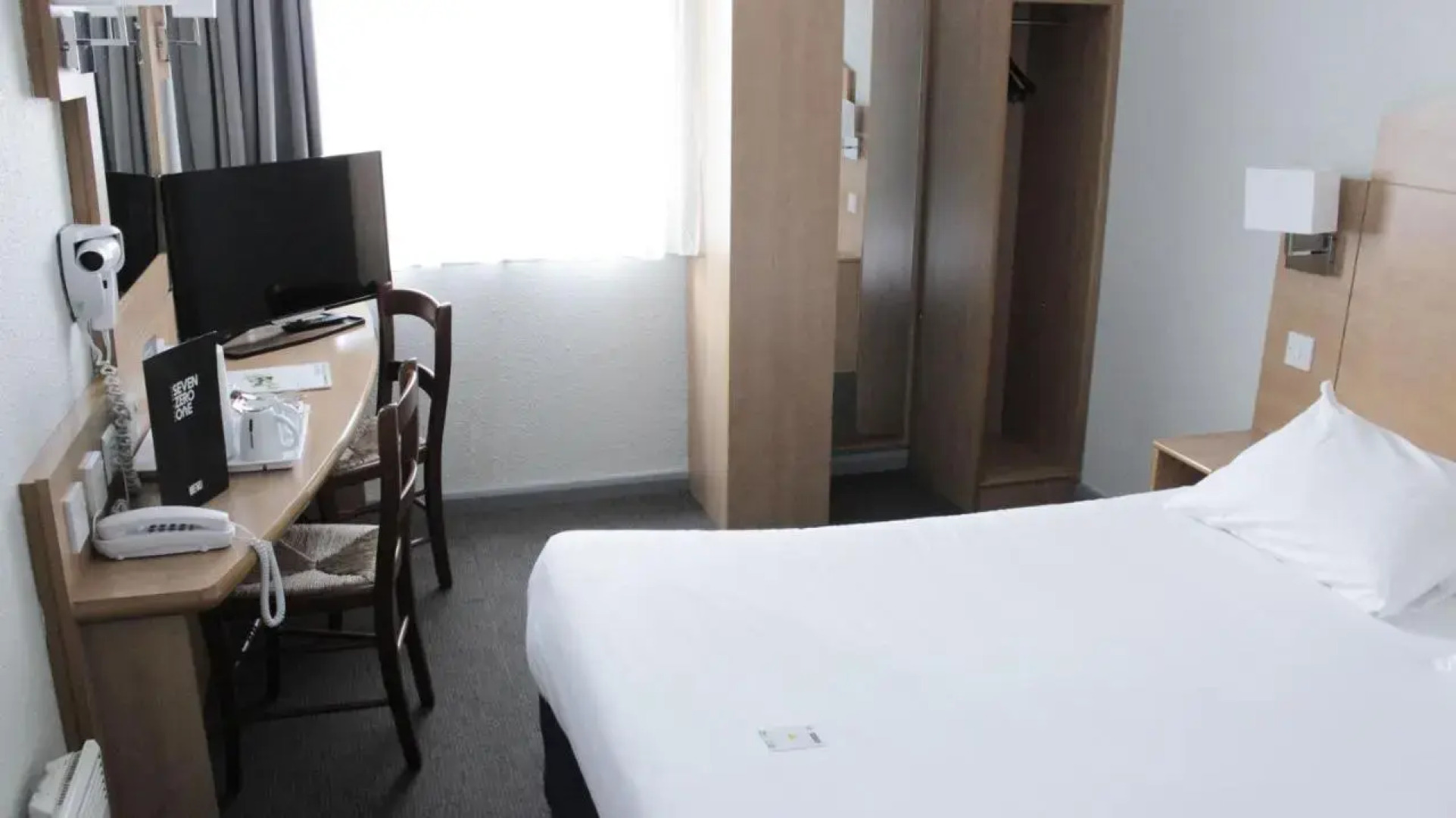 Отель Travelodge Liverpool Central Queens Dock and Arena