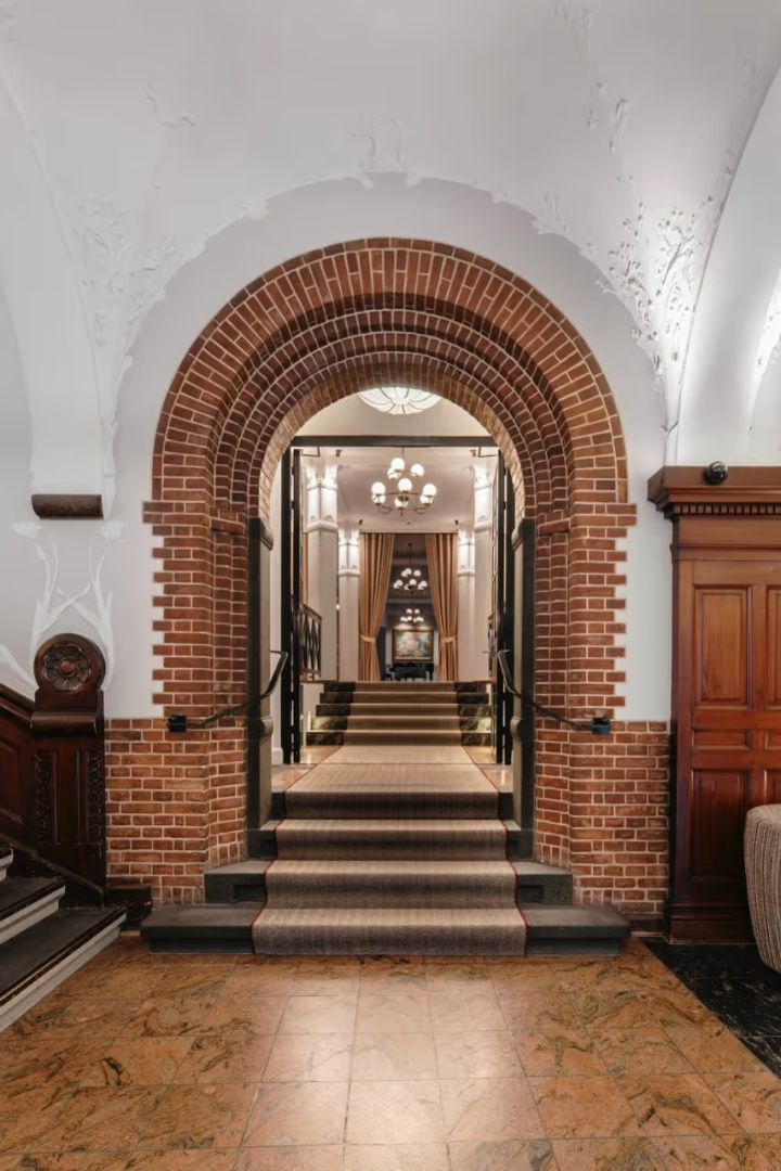Ascot Hotel & Apartments