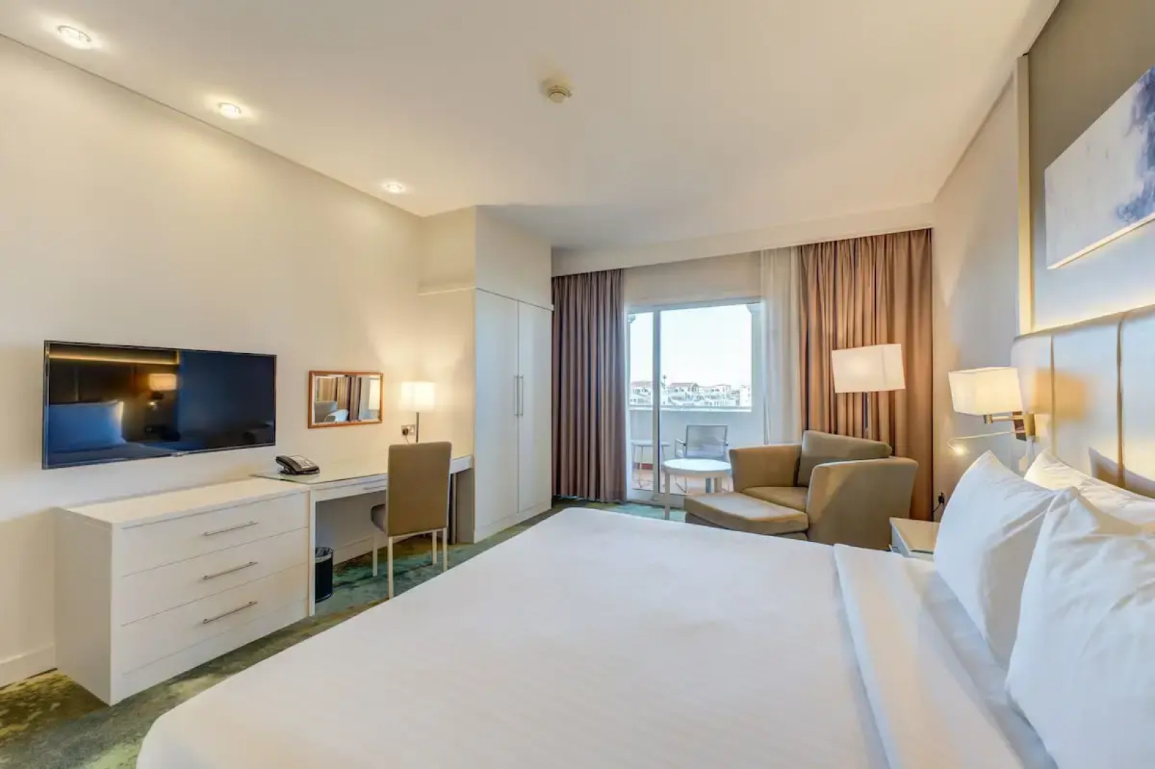 Отель Millennium Lakeview