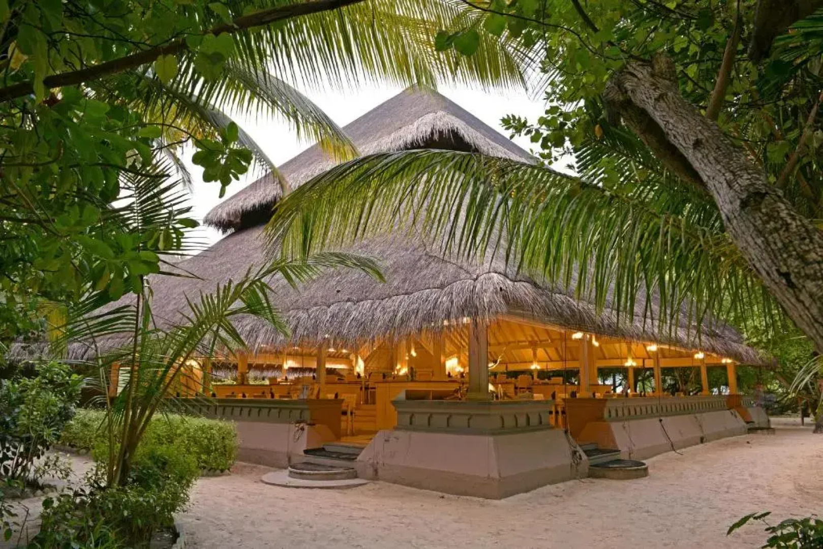 Отель Adaaran Club Rannalhi 