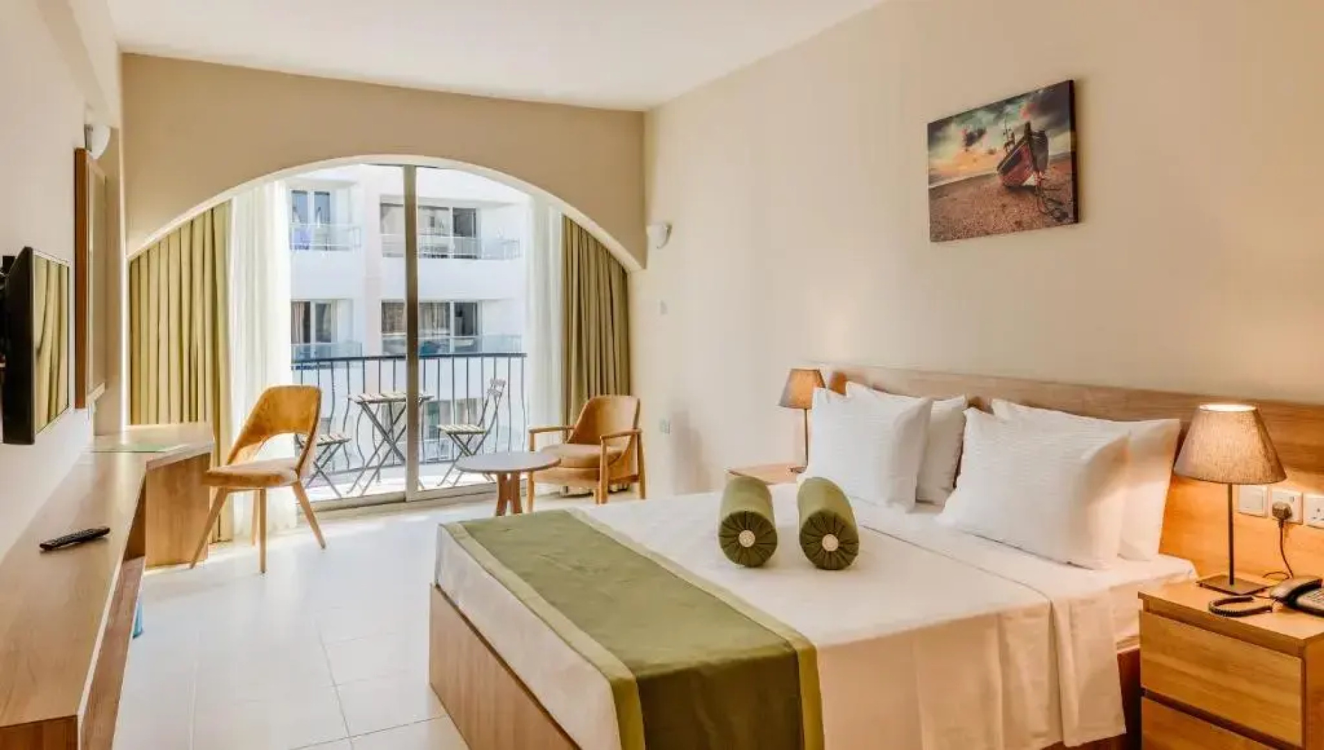 Olivia Palm Hotel