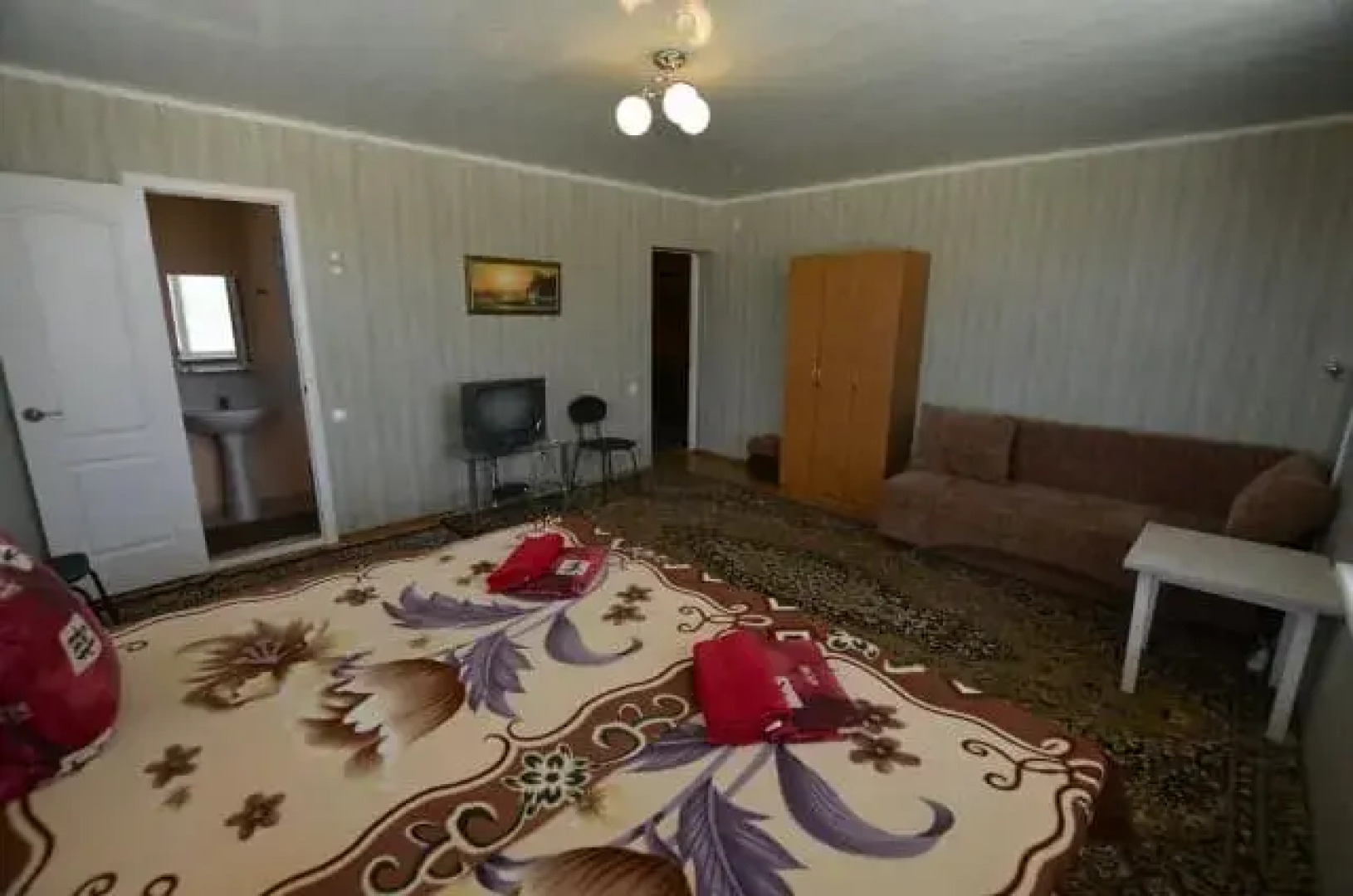 Molodezhnaya 8 Guest House