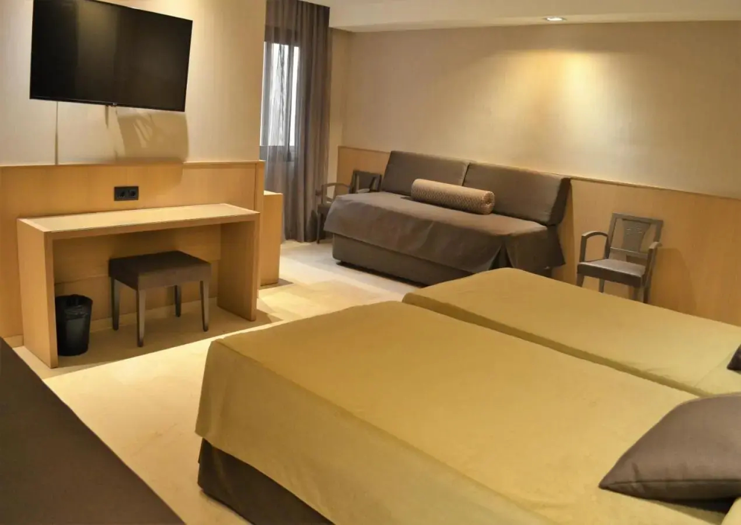 Отель Gran Barcino 