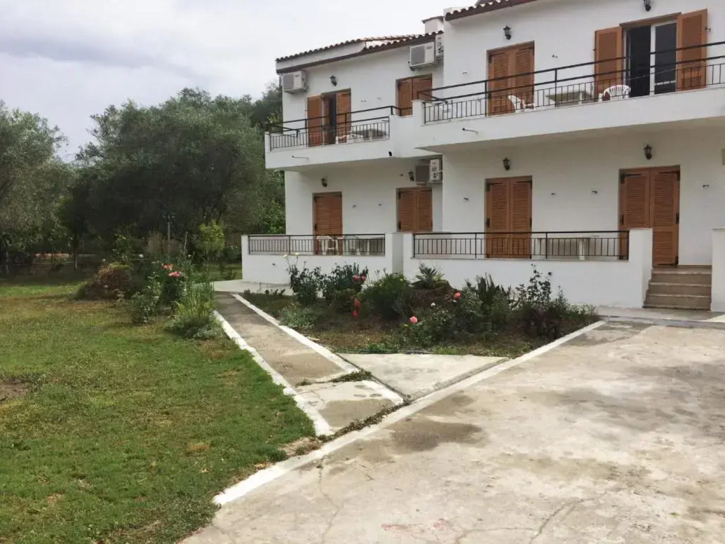 Captain's Studios & Apartments