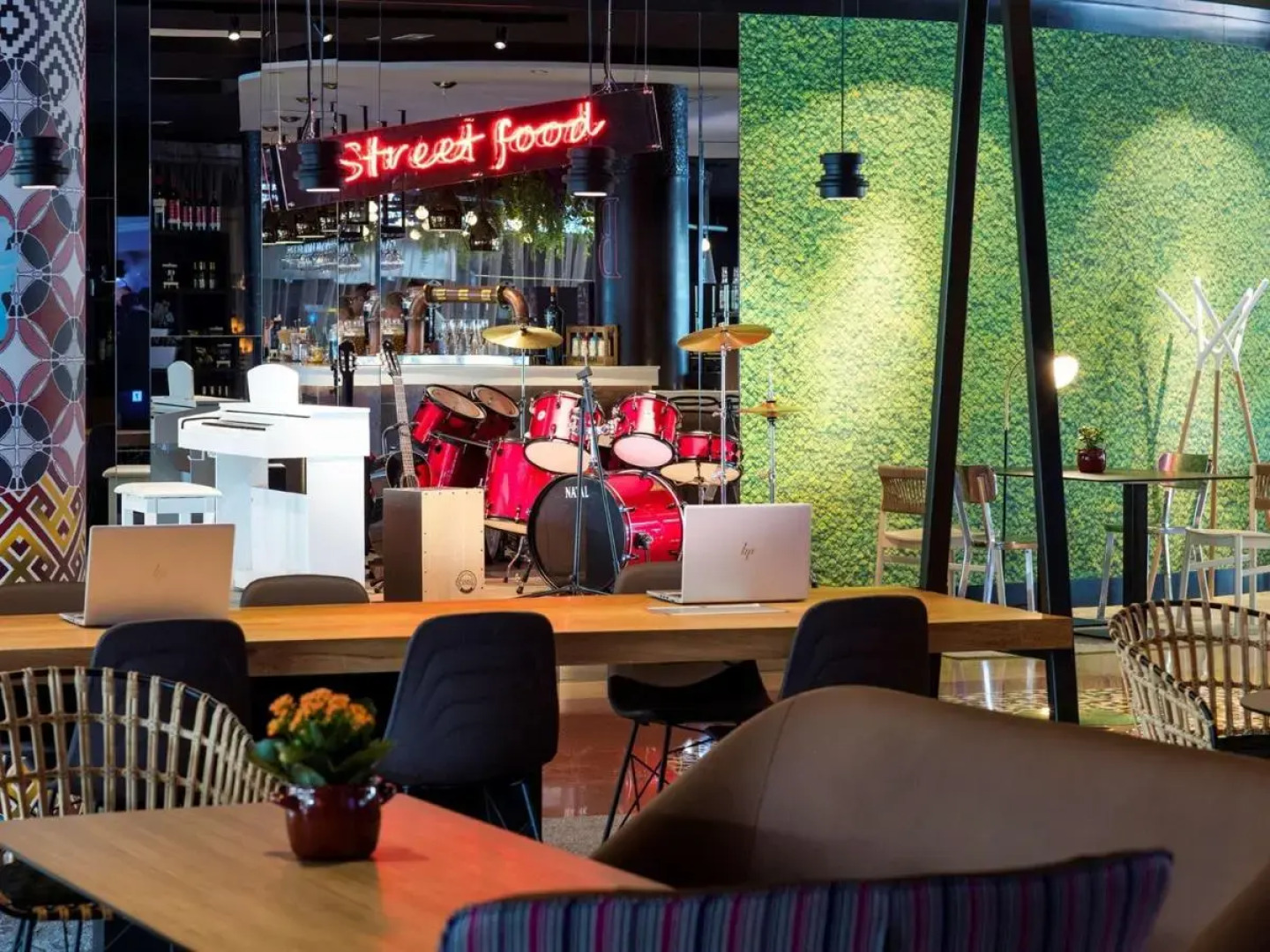 Отель Novotel Barcelona Cornella