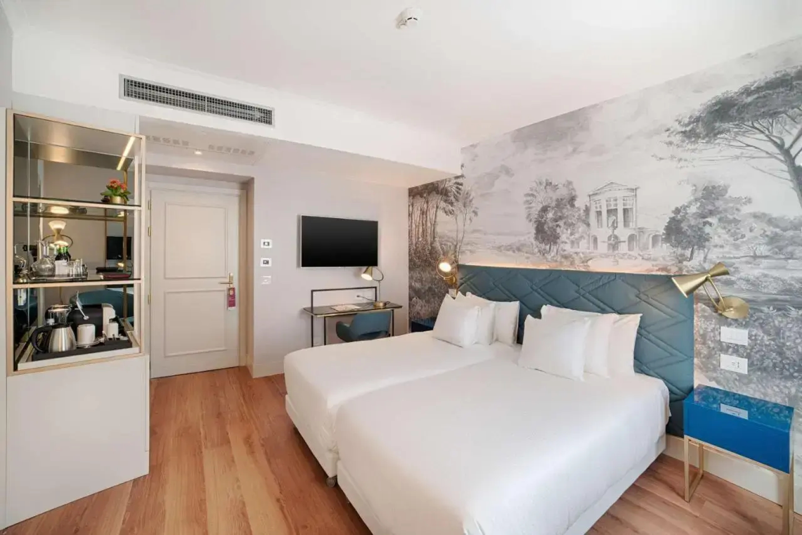 Отель NH Collection Roma Fori Imperiali