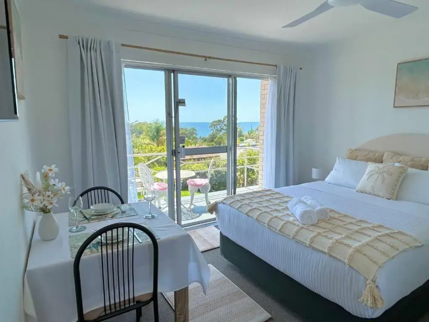 Mollymook Ocean View Motel - Welcoming Guests 18 Years and Older