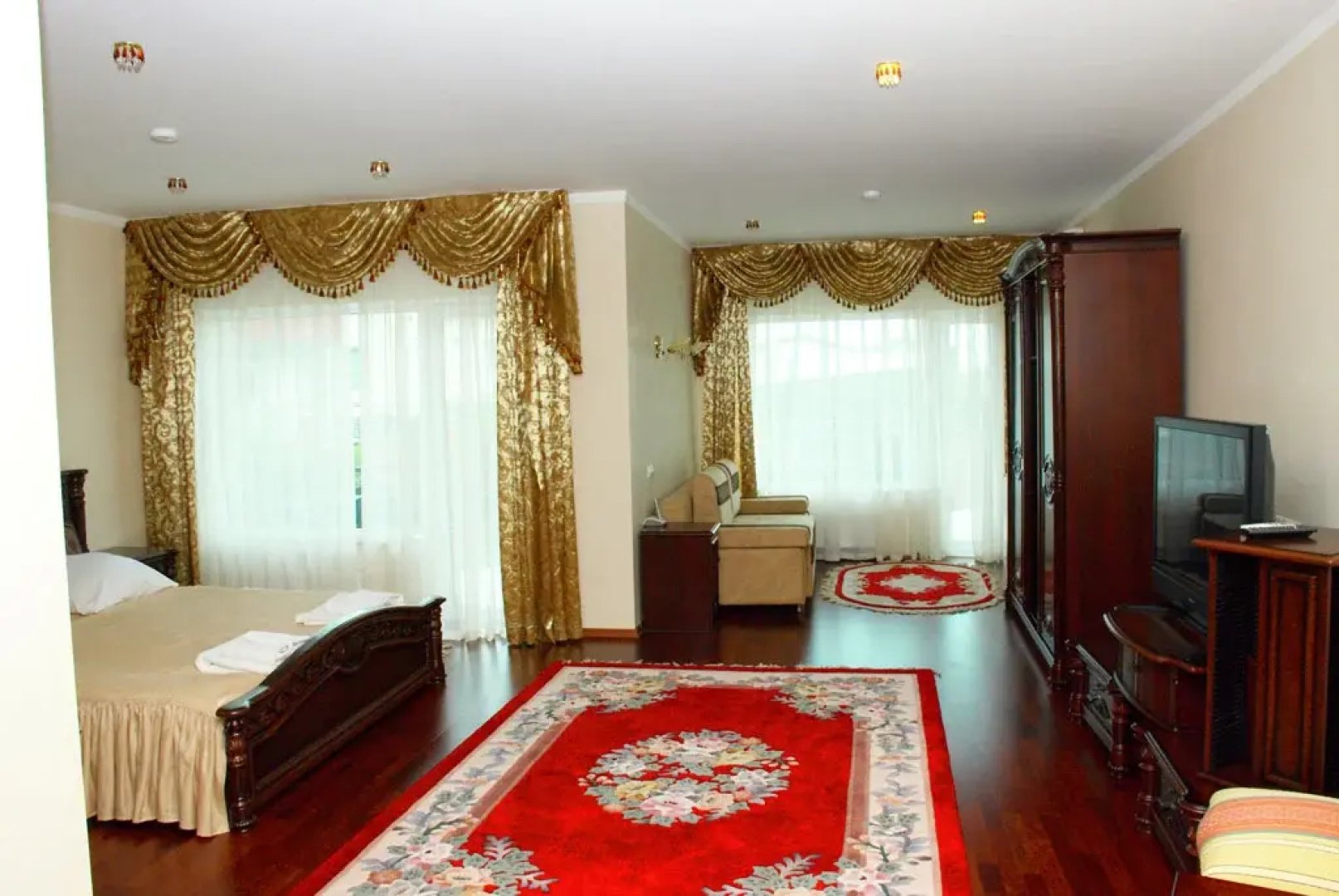 Lux Hotel