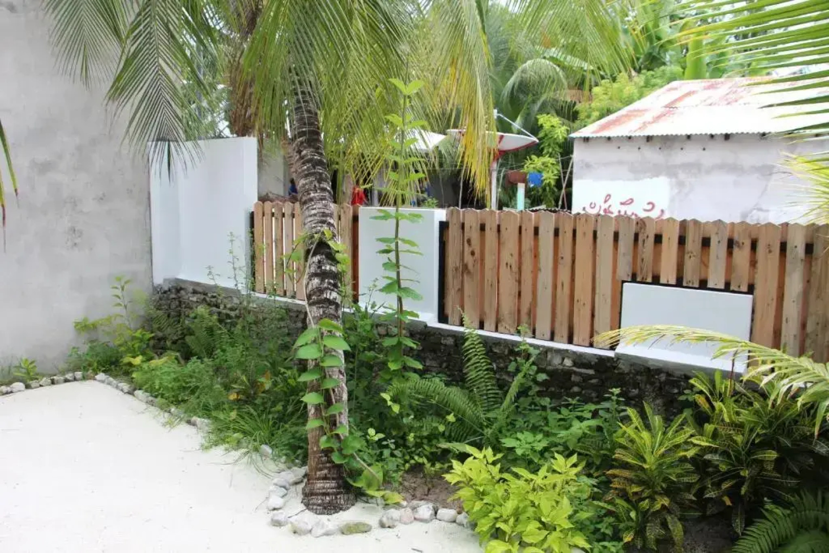 Отель The Castaway Retreat 