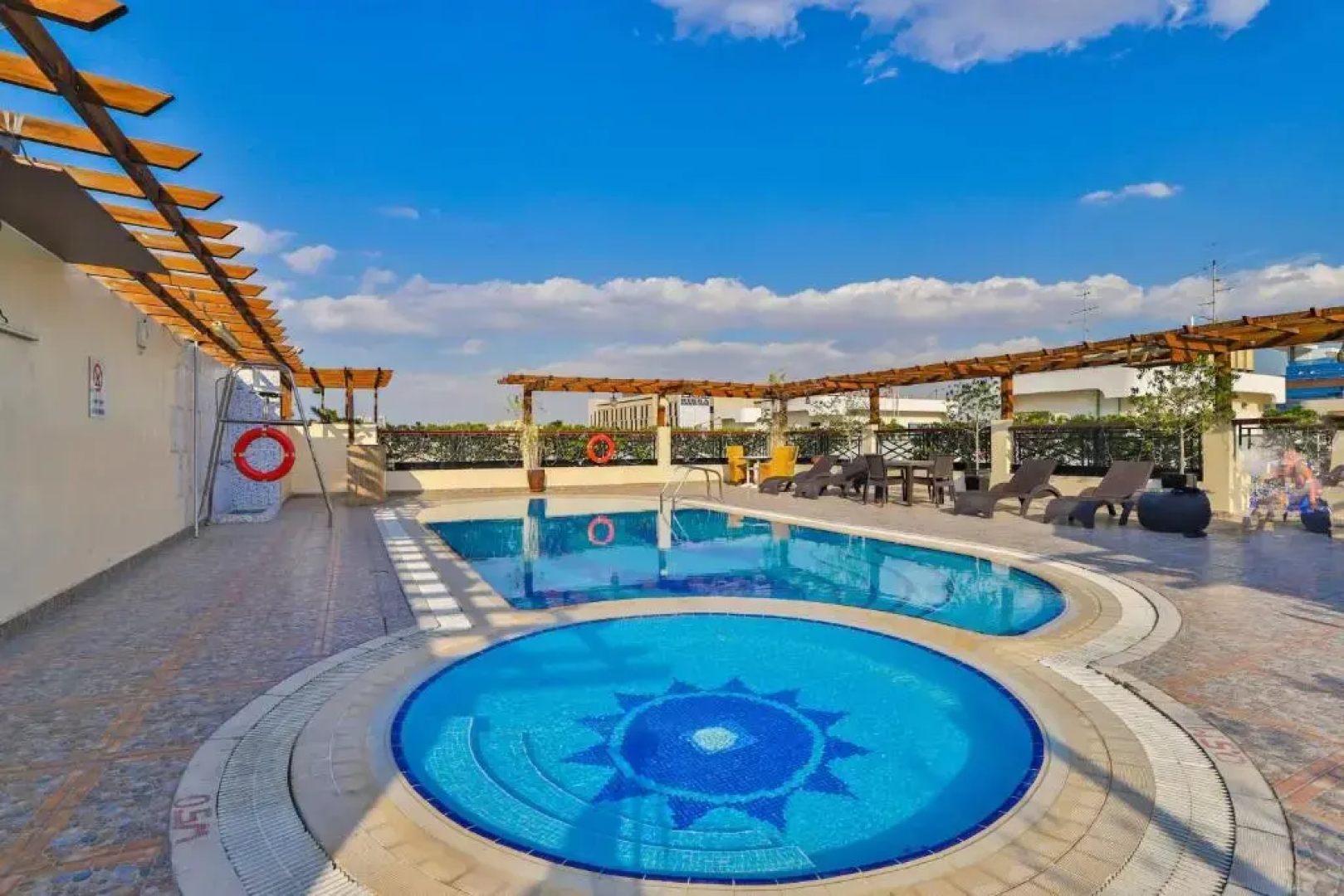 Отель Landmark Summit