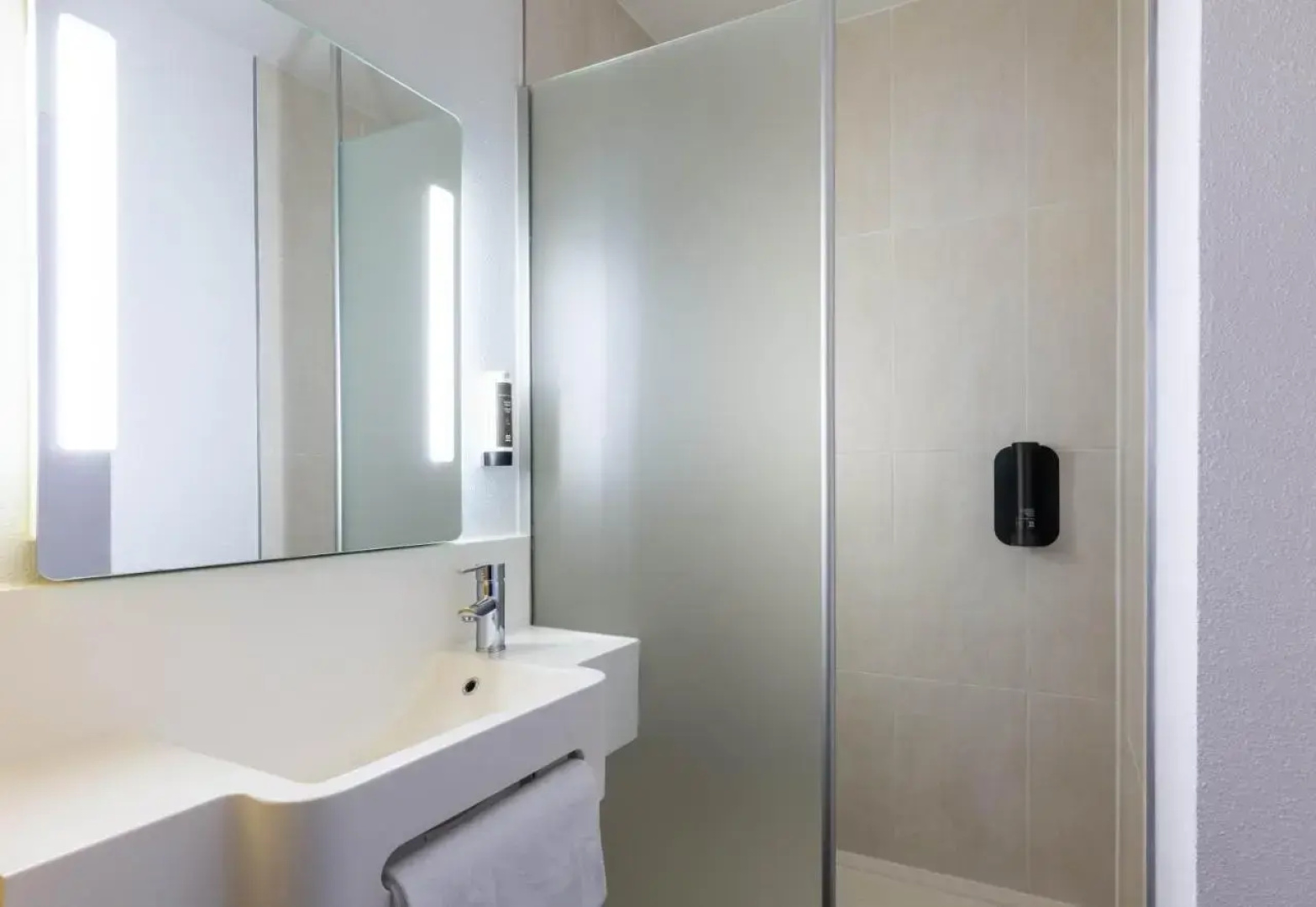 B&B HOTEL Lille Roubaix Campus Gare