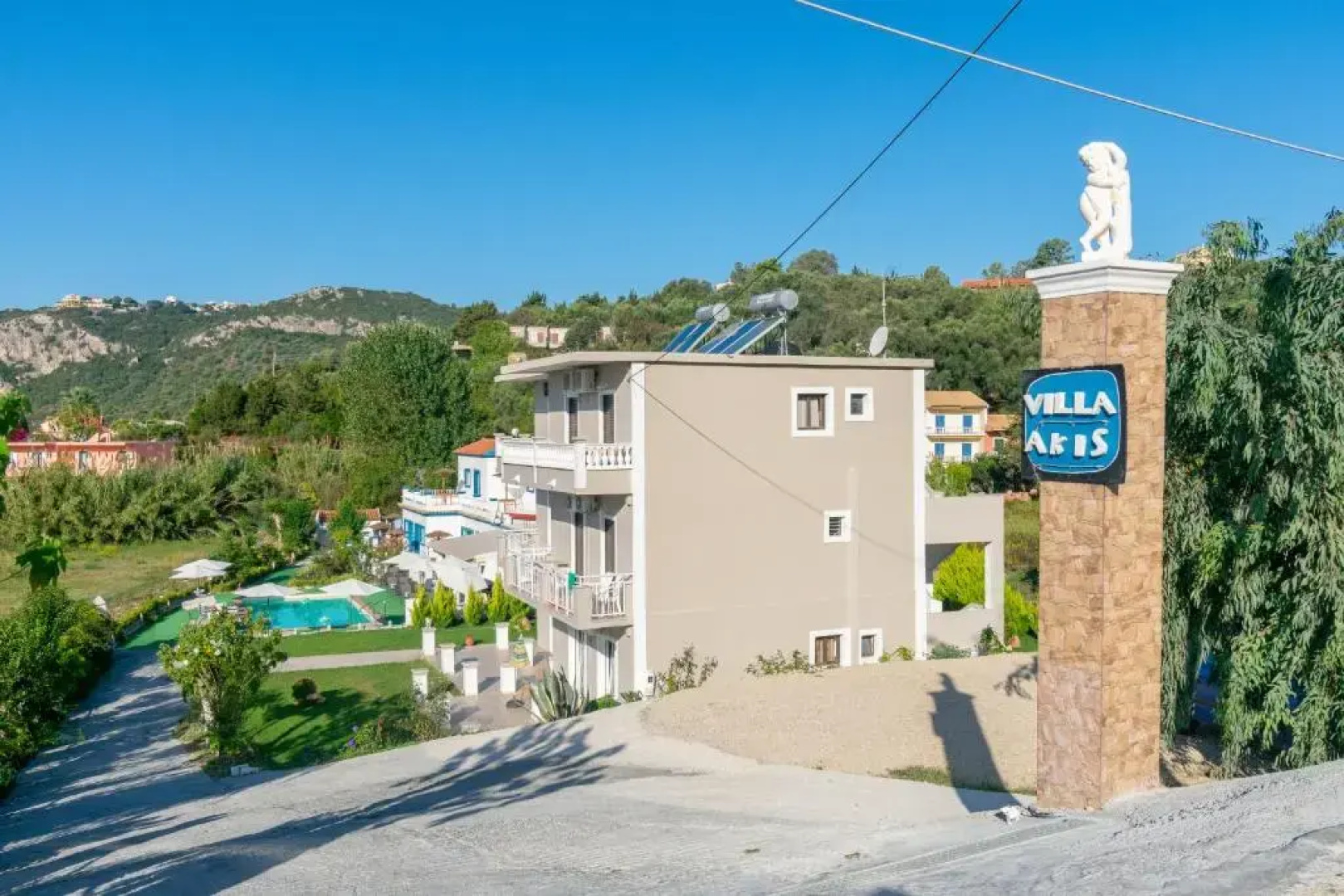 Akis Villa Studios & Apartments with Pool