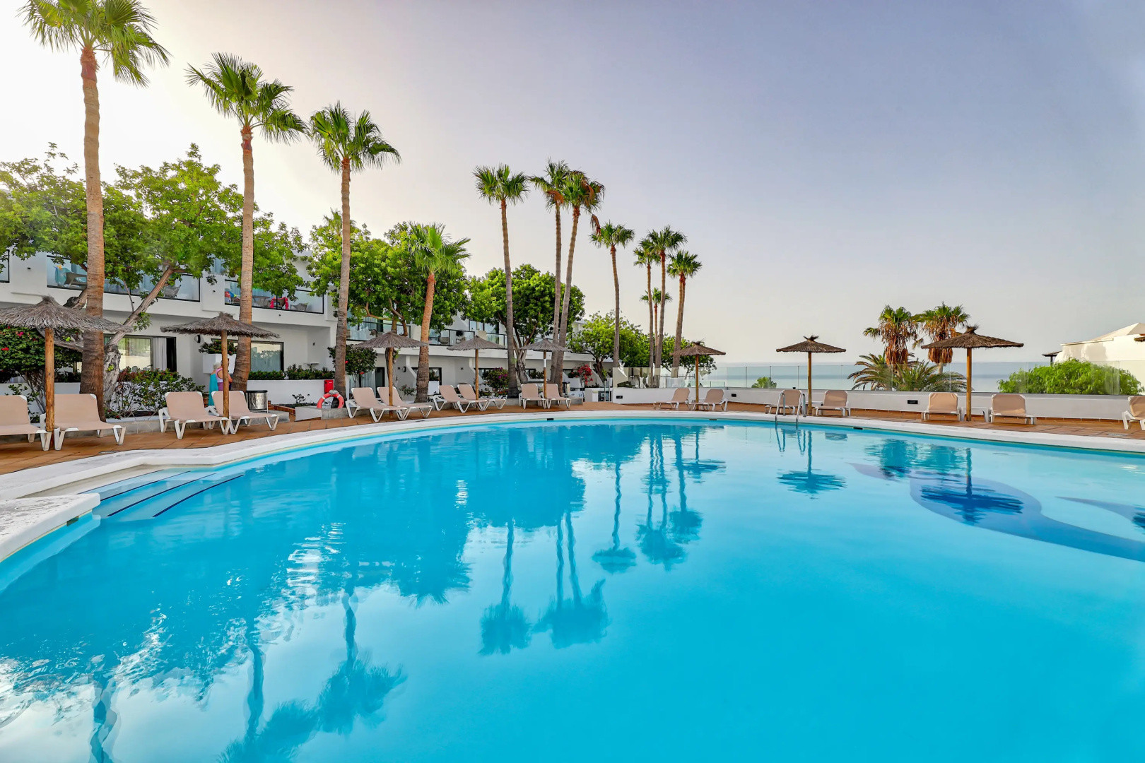 Отель THB Flora Aparthotel