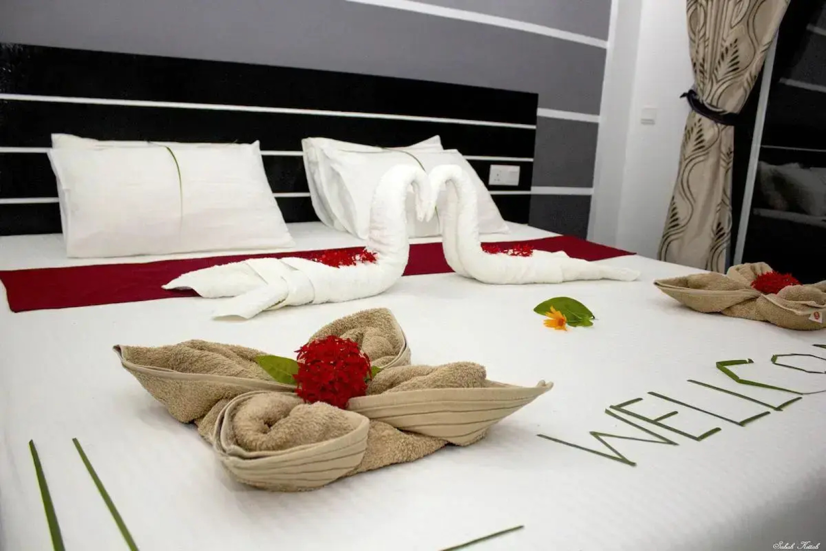 Отель Crown Beach Villas