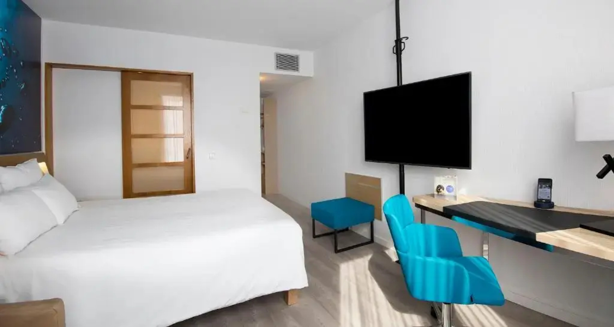 Отель Novotel Barcelona Cornella