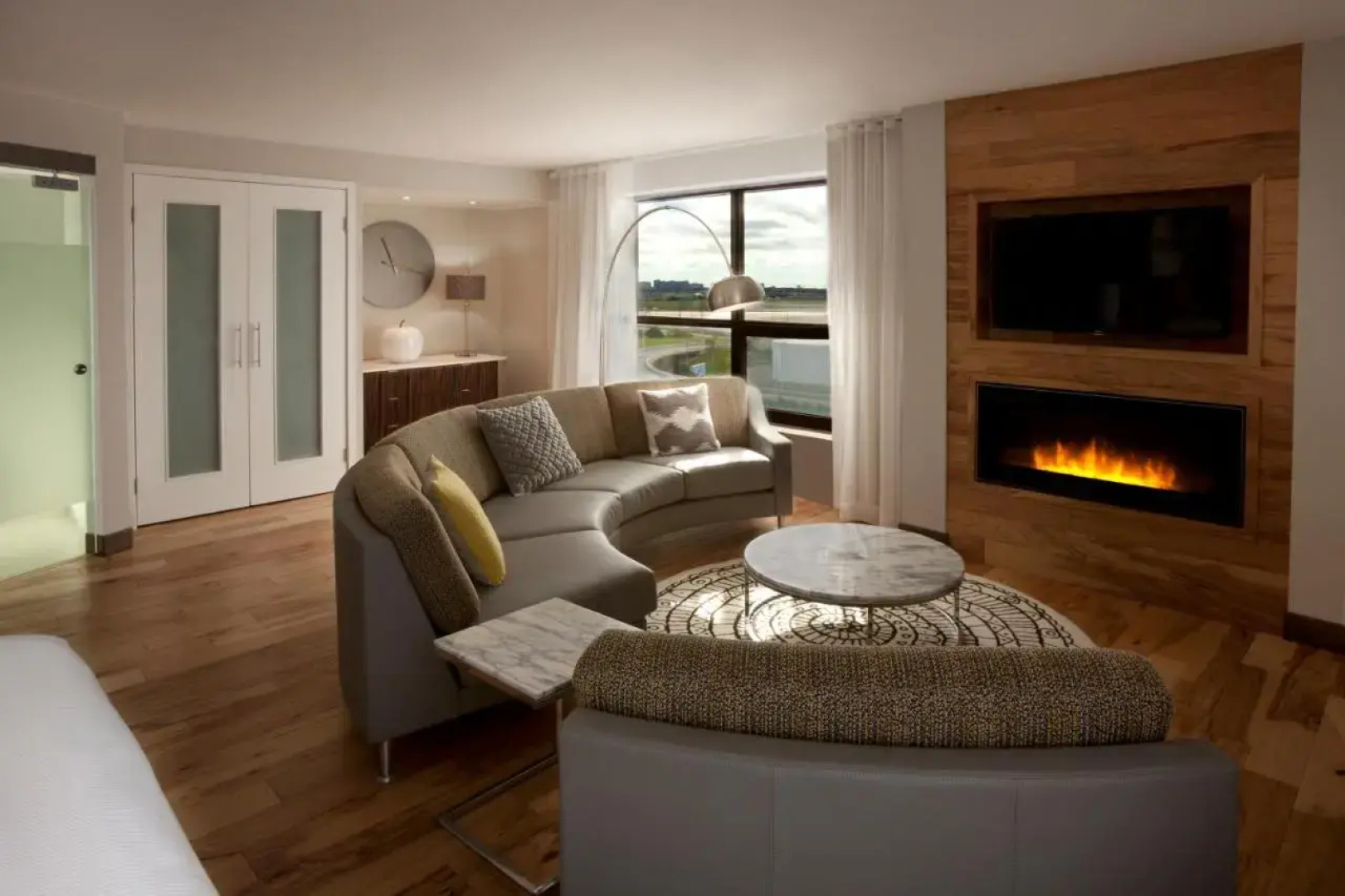 Hilton Toronto Airport Hotel & Suites
