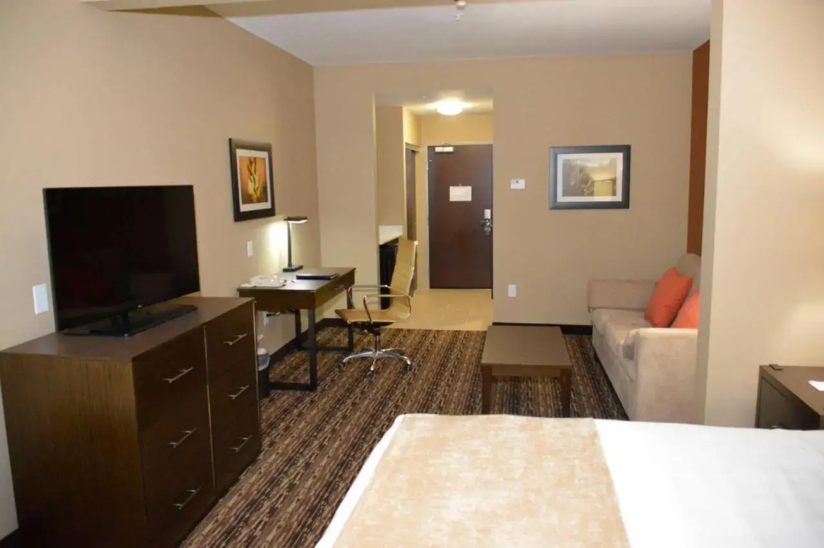 Best Western Plus Elmendorf Hotel / San Antonio Hotel