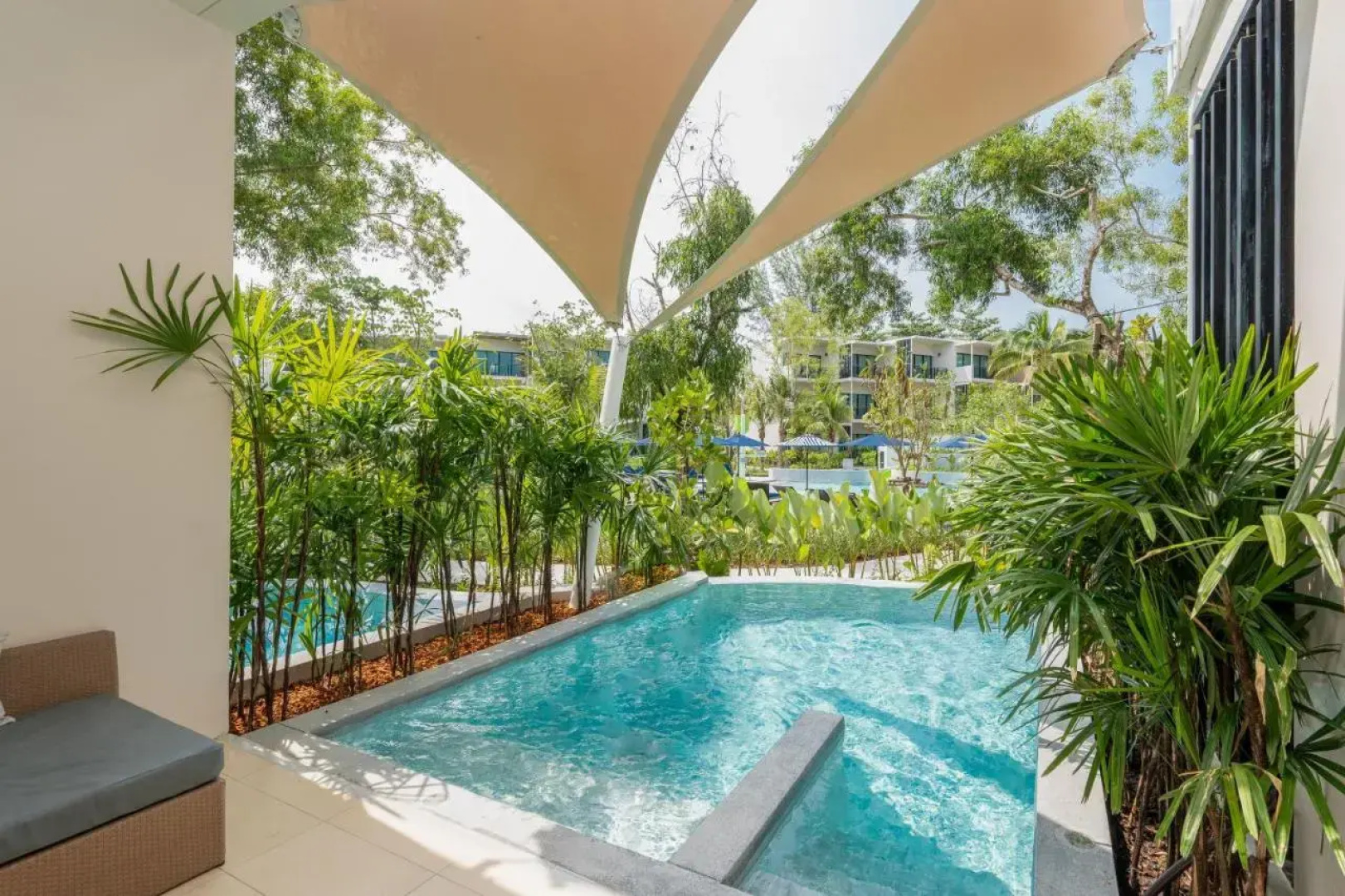Le Méridien Phuket Mai Khao Beach Resort