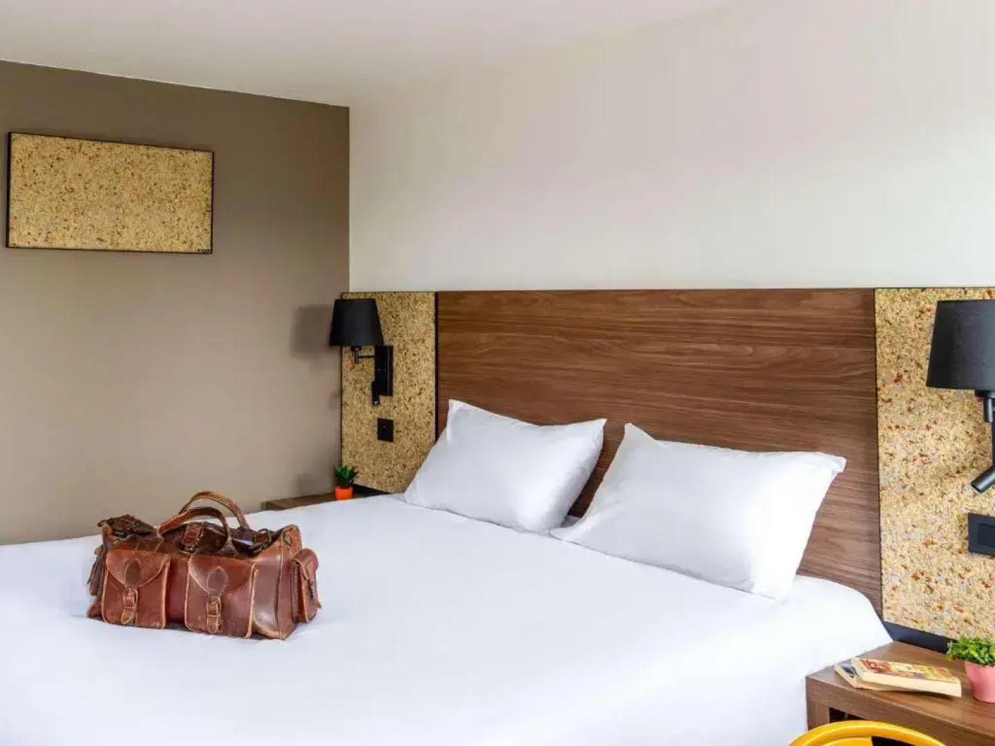 greet Hotel Chatellerault