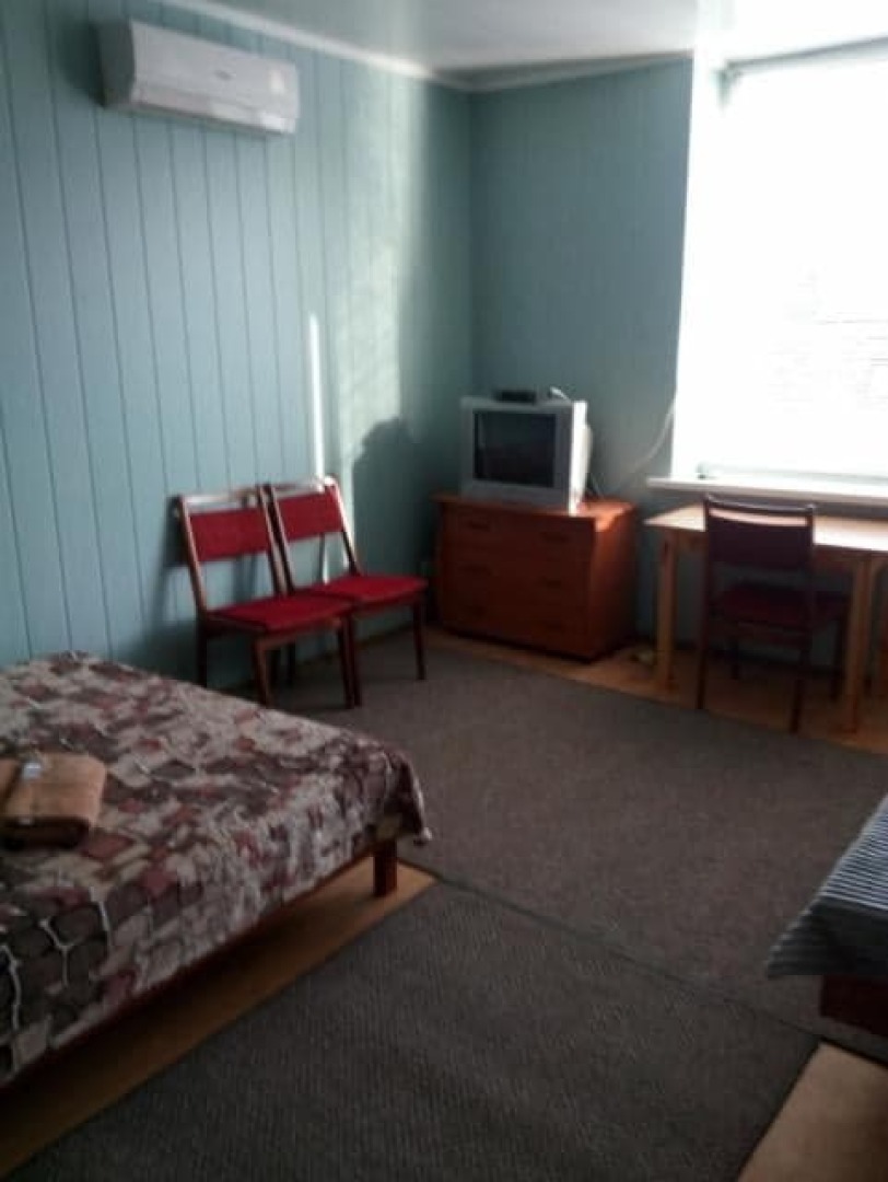 Molodezhnaya 8 Guest House