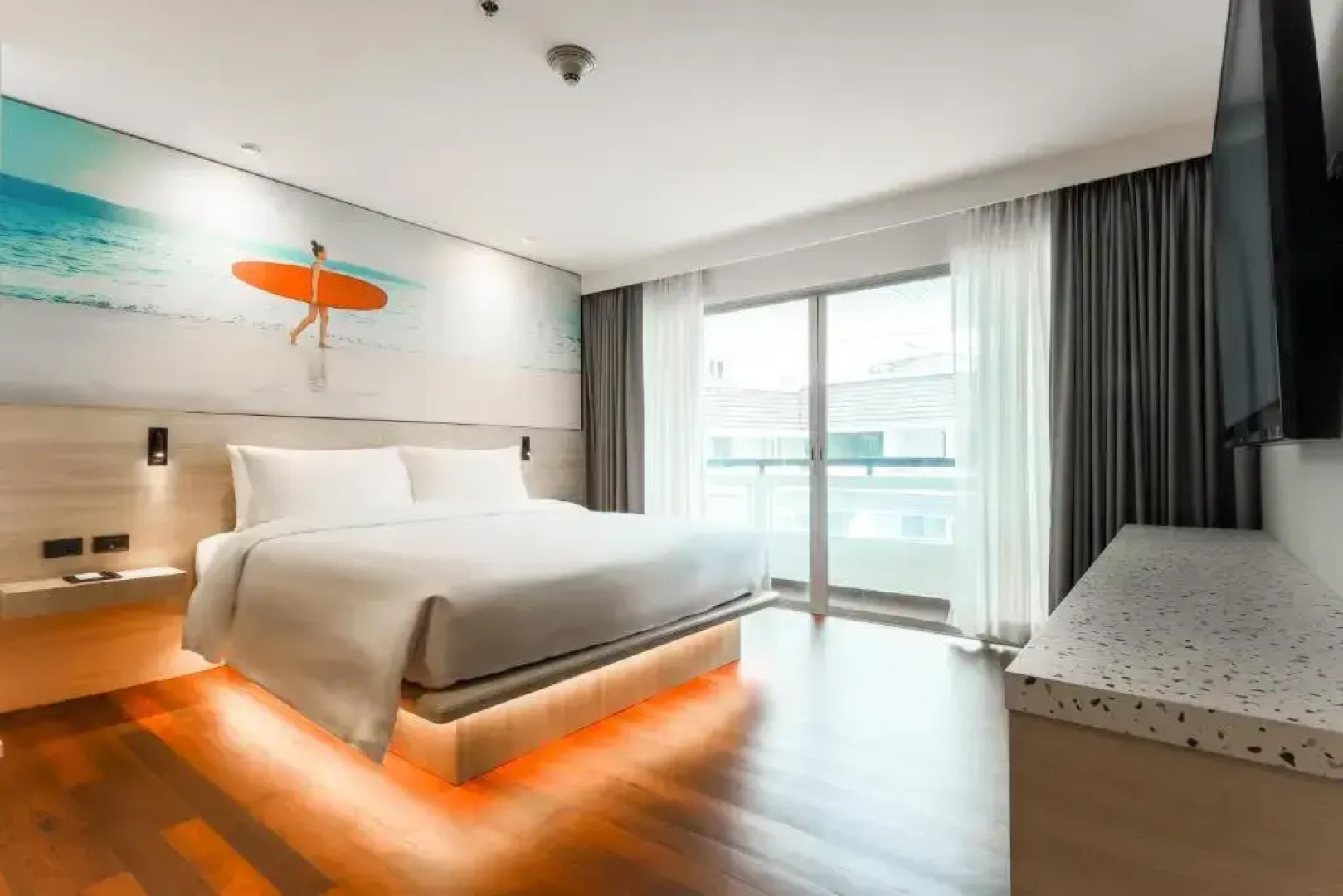 Отель Radisson RED Phuket Patong Beach