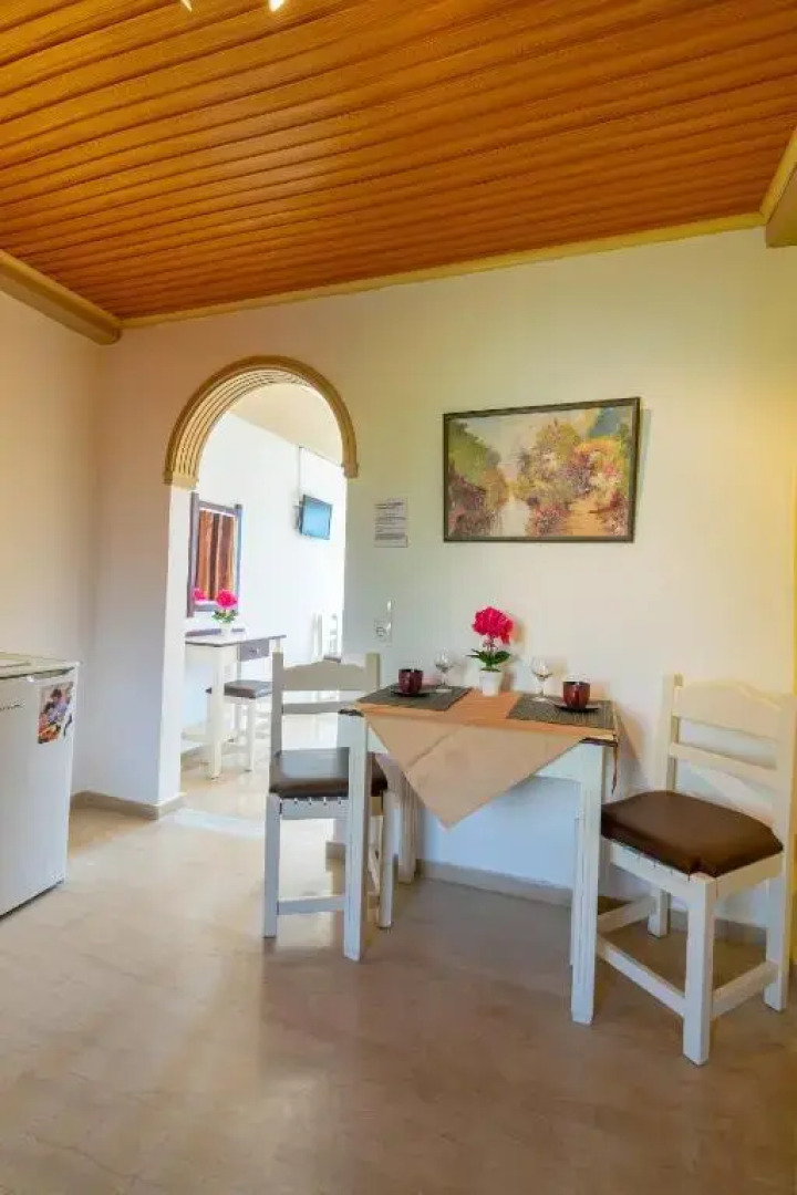 Akis Villa Studios & Apartments with Pool