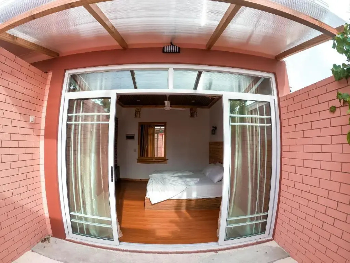 New Breeze Thoddoo Inn