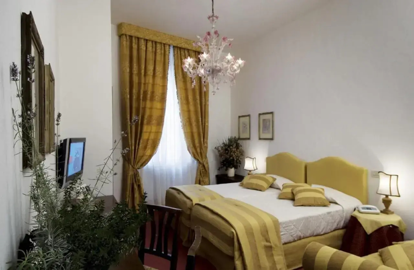 Hotel Columbia