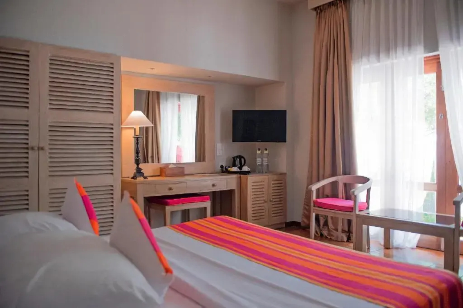 Отель Adaaran Club Rannalhi 